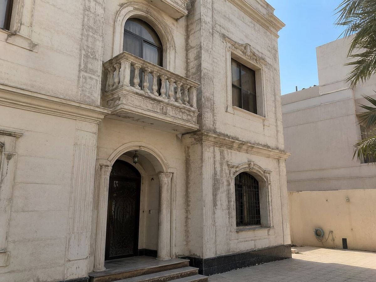 قبل تنظيف وترميم واجهة حجر